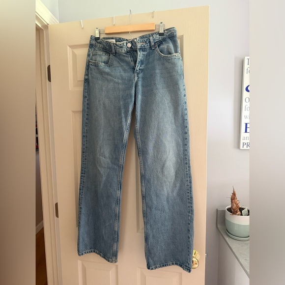 Zara Denim - Zara Light Wash Straight Leg Jeane